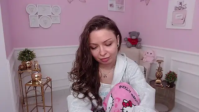 LucySkilar online show from 02/06/26, 05:45