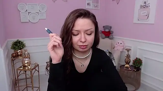 LucySkilar online show from 02/15/26, 08:13