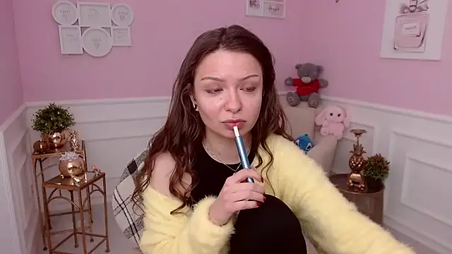 LucySkilar online show from 03/06/26, 05:26