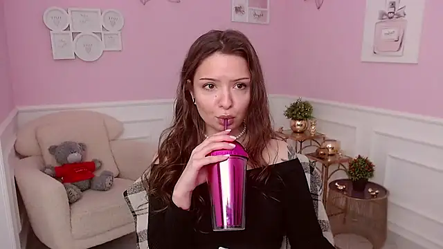 LucySkilar online show from 03/31/26, 04:13