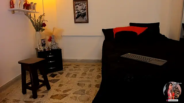 Snapshot of leslie_k chatting on 03/06/25, 10:20 leslie k online show from 03/06/25, 10:20