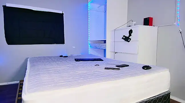 Snapshot of THICKwithDICKK chatting on 03/08/25, 01:28 THICKwithDICKK online show from 03/08/25, 01:28