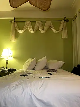 Snapshot of THICKwithDICKK chatting on 10/22/25, 02:12 THICKwithDICKK online show from 10/22/25, 02:12