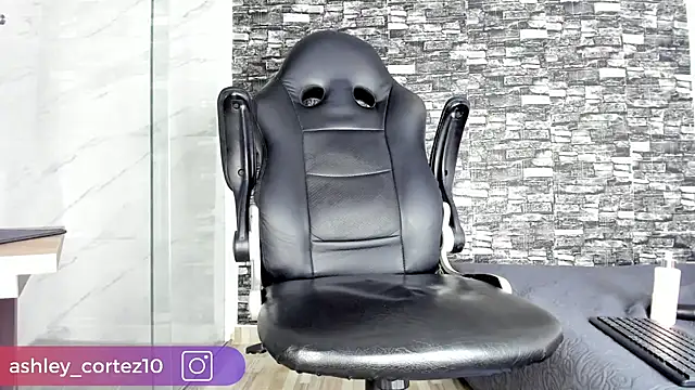 Snapshot of ashley_crotez chatting on 03/17/25, 03:36 ashley crotez online show from 03/17/25, 03:36