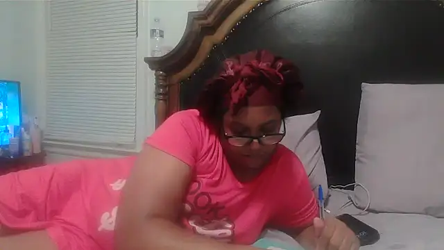 Snapshot of ebonyred chatting on 10/01/25, 02:06 ebonyred online show from 10/01/25, 02:06