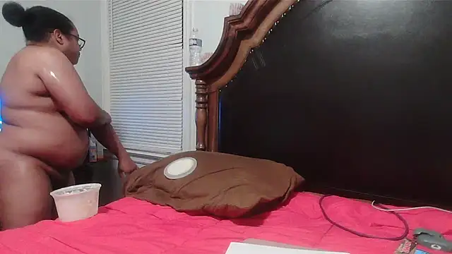 ebonyred online show from 11/05/25, 02:00