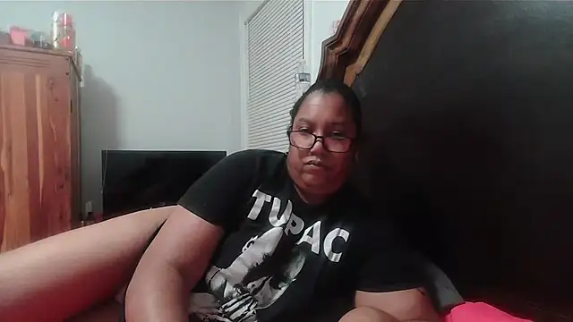 Snapshot of ebonyred chatting on 12/14/25, 12:38 ebonyred online show from 12/14/25, 12:38