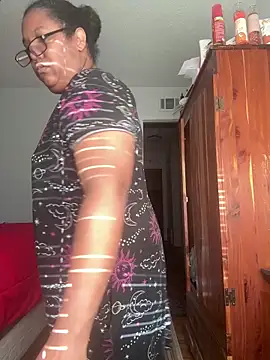 Snapshot of ebonyred chatting on 12/15/25, 01:59 ebonyred online show from 12/15/25, 01:59