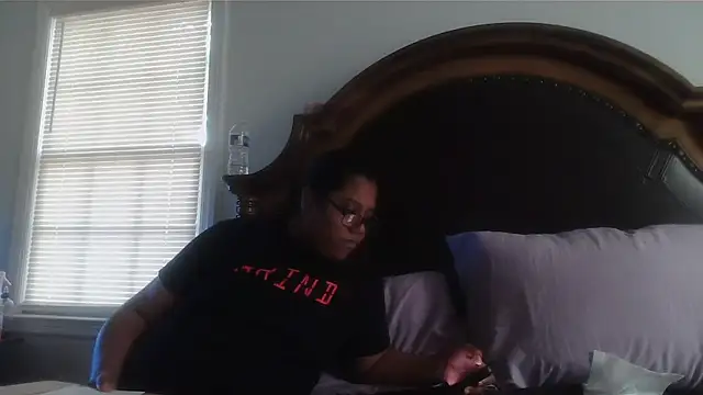 Snapshot of ebonyred chatting on 02/19/26, 10:28 ebonyred online show from 02/19/26, 10:28