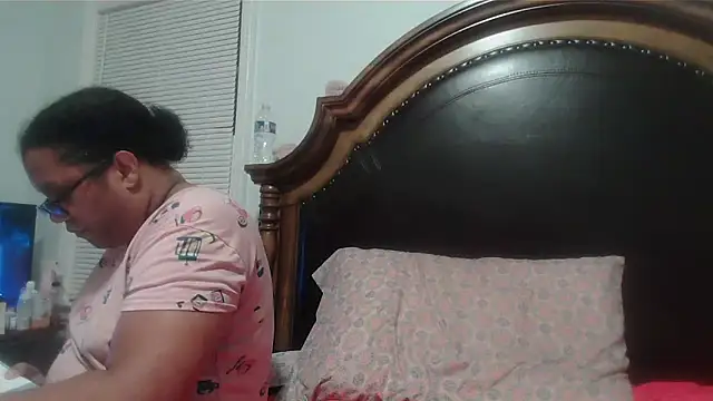 Snapshot of ebonyred chatting on 04/03/26, 01:36 ebonyred online show from 04/03/26, 01:36