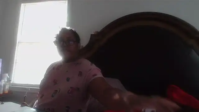 Snapshot of ebonyred chatting on 04/10/26, 01:38 ebonyred online show from 04/10/26, 01:38