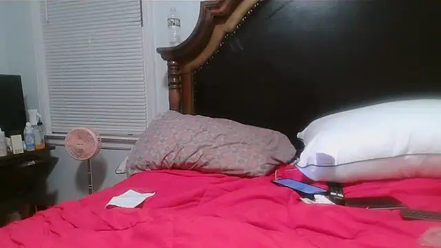 Snapshot of ebonyred chatting on 04/22/26, 01:41 ebonyred online show from 04/22/26, 01:41