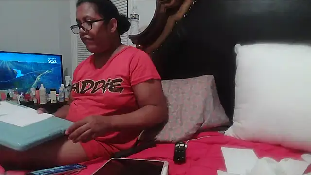 Snapshot of ebonyred chatting on 04/23/26, 01:51 ebonyred online show from 04/23/26, 01:51