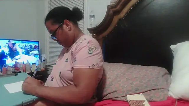 Snapshot of ebonyred chatting on 04/24/26, 01:30 ebonyred online show from 04/24/26, 01:30