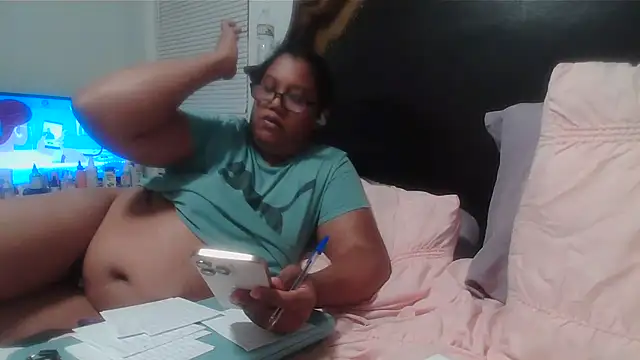 Snapshot of ebonyred chatting on 05/09/26, 01:44 ebonyred online show from 05/09/26, 01:44