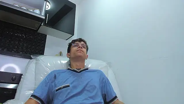 Snapshot of AgarEvans chatting on 12/03/24, 07:43 AgarEvans online show from 12/03/24, 07:43