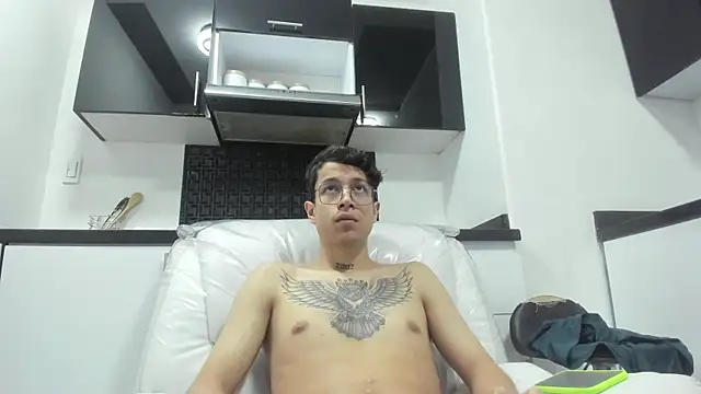 Snapshot of AgarEvans chatting on 12/10/24, 04:02 AgarEvans online show from 12/10/24, 04:02