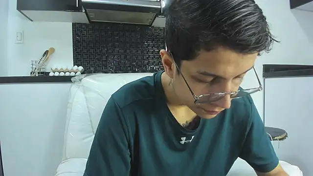 Snapshot of AgarEvans chatting on 12/11/24, 04:39 AgarEvans online show from 12/11/24, 04:39