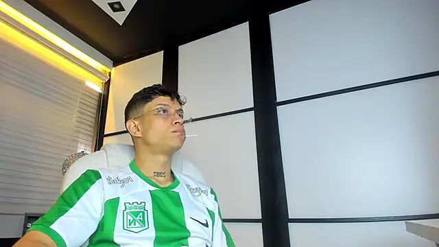 Snapshot of AgarEvans chatting on 12/27/24, 01:50 AgarEvans online show from 12/27/24, 01:50