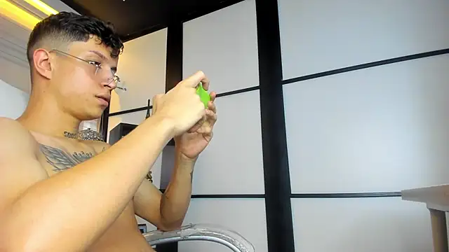 Snapshot of AgarEvans chatting on 12/27/24, 04:54 AgarEvans online show from 12/27/24, 04:54