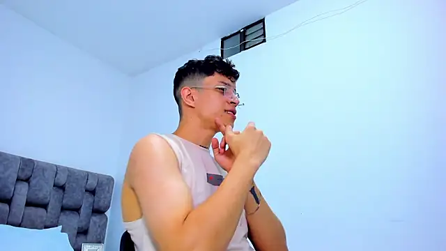 Snapshot of AgarEvans chatting on 12/29/24, 04:38 AgarEvans online show from 12/29/24, 04:38