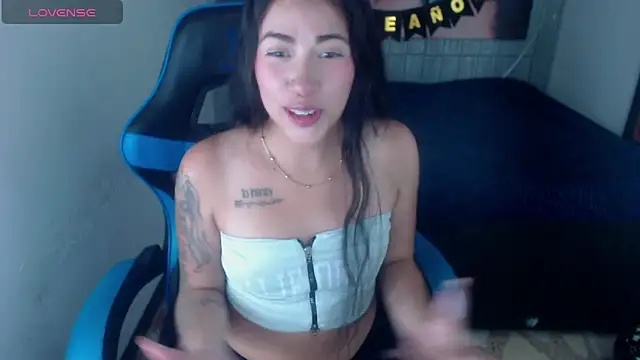 Snapshot of sylvana_19 chatting on 10/04/25, 09:35 sylvana 19 online show from 10/04/25, 09:35