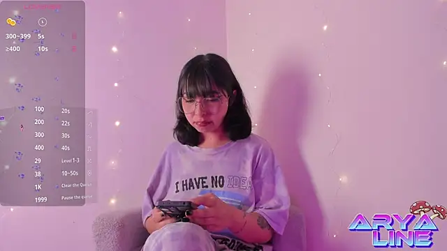 Snapshot of arysUwU chatting on 12/21/25, 02:19 arysUwU online show from 12/21/25, 02:19