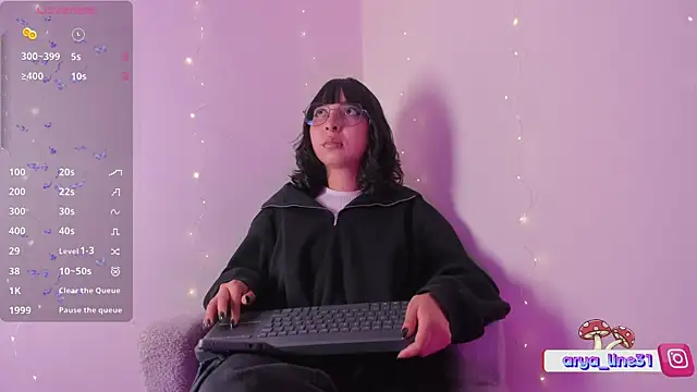 Snapshot of arysUwU chatting on 12/22/25, 02:08 arysUwU online show from 12/22/25, 02:08