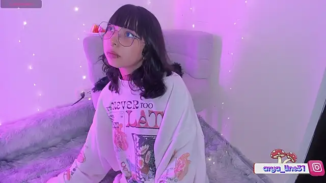 Snapshot of arysUwU chatting on 04/17/26, 02:14 arysUwU online show from 04/17/26, 02:14