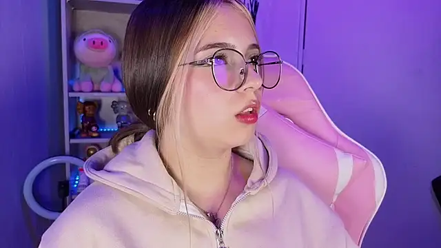 EmilyMiller  online show from 10/04/25, 09:13