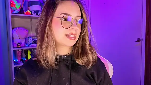 Snapshot of EmilyMiller_ chatting on 05/19/26, 03:18 EmilyMiller online show from 05/19/26, 03:18