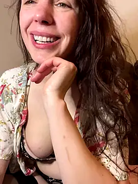 Snapshot of GillKelly chatting on 10/28/25, 07:12 GillKelly online show from 10/28/25, 07:12