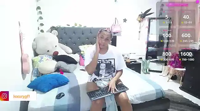 Snapshot of Pocahontaslovex chatting on 01/11/25, 12:01 Pocahontaslovex online show from 01/11/25, 12:01