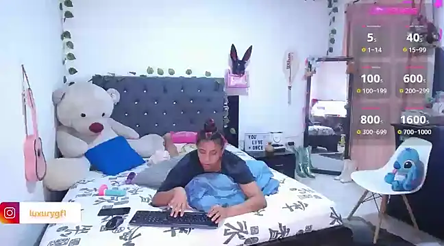 Snapshot of Pocahontaslovex chatting on 01/17/25, 03:12 Pocahontaslovex online show from 01/17/25, 03:12