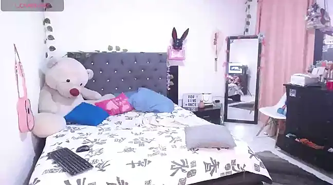 Snapshot of Pocahontaslovex chatting on 01/19/25, 04:36 Pocahontaslovex online show from 01/19/25, 04:36