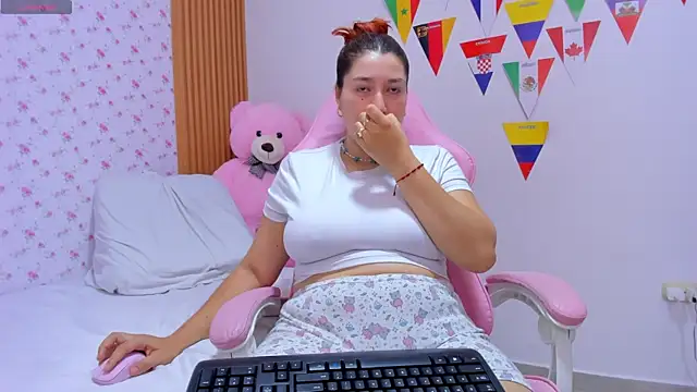 Snapshot of Soyqueen chatting on 07/09/26, 03:54 Soyqueen online show from 07/09/26, 03:54