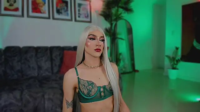 Taylor  foxxx online show from 12/17/25, 05:57