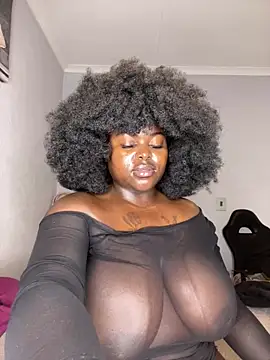 Snapshot of Honeycoco0211 chatting on 11/05/25, 12:27 Honeycoco0211 online show from 11/05/25, 12:27