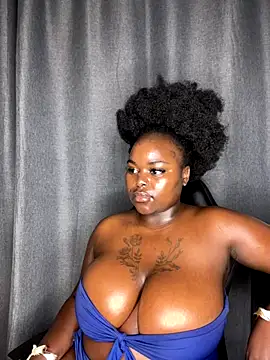 Snapshot of Honeycoco0211 chatting on 12/15/25, 03:22 Honeycoco0211 online show from 12/15/25, 03:22