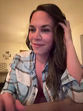 Snapshot of Lady_Knaller chatting on 03/06/26, 08:49 Lady Knaller online show from 03/06/26, 08:49