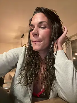 Snapshot of Lady_Knaller chatting on 04/17/26, 07:17 Lady Knaller online show from 04/17/26, 07:17