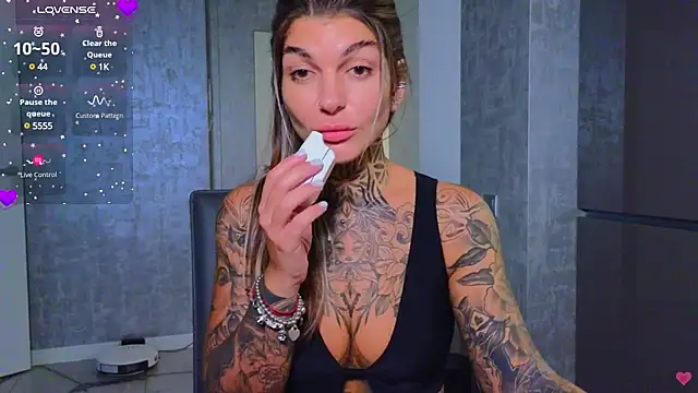 Snapshot of tattooedBabyy chatting on 02/04/25, 01:06 tattooedBabyy online show from 02/04/25, 01:06