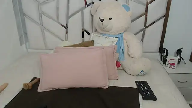 Snapshot of celestesouzalatin chatting on 07/18/26, 12:26 celestesouzalatin online show from 07/18/26, 12:26