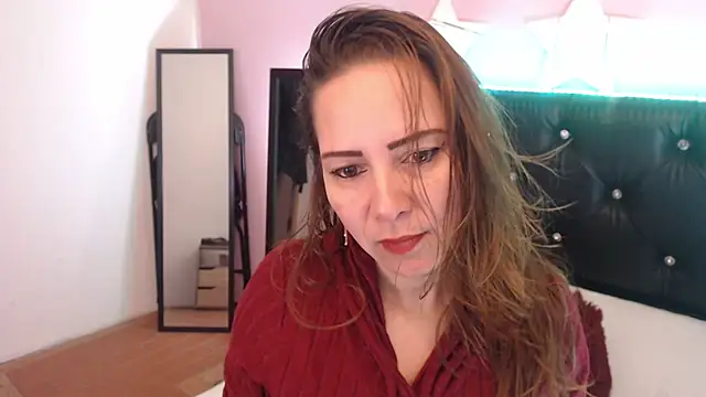 camila delarosa online show from 11/08/25, 12:16