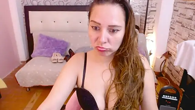 Snapshot of camila_delarosa chatting on 03/13/26, 06:58 camila delarosa online show from 03/13/26, 06:58