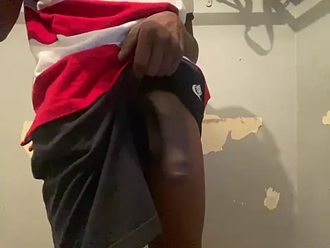 Snapshot of chocolatemeatstick25 chatting on 03/02/25, 12:32 chocolatemeatstick25 online show from 03/02/25, 12:32