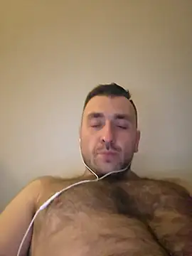 Snapshot of TIGERRR86 chatting on 03/08/26, 09:40 TIGERRR86 online show from 03/08/26, 09:40