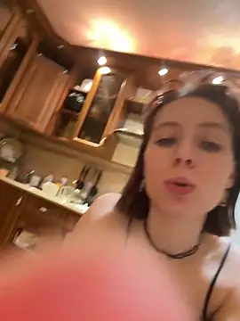 Snapshot of Crayzy_Luv chatting on 12/01/24, 09:04 Crayzy Luv online show from 12/01/24, 09:04