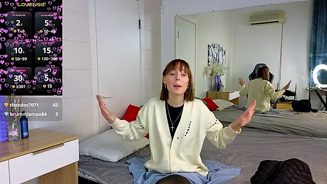 Snapshot of Crayzy_Luv chatting on 12/14/24, 01:38 Crayzy Luv online show from 12/14/24, 01:38