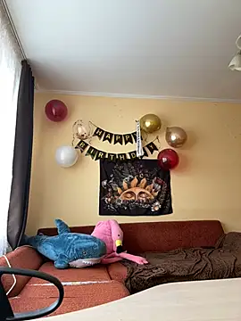 Snapshot of Crayzy_Luv chatting on 02/14/25, 06:56 Crayzy Luv online show from 02/14/25, 06:56